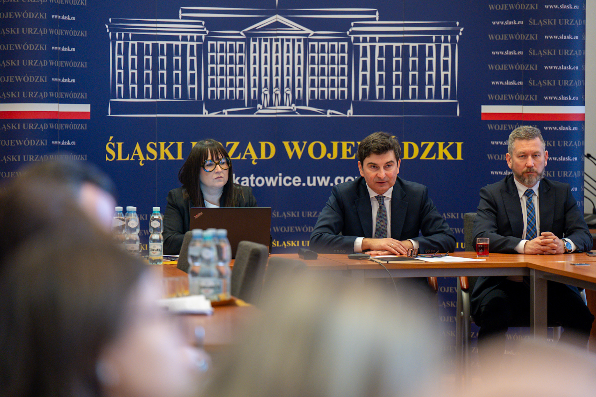 Dyrektor Generalna, Wojewoda Śląski i Pierwszy Wicewojewoda Śląski podczas spotkania online.