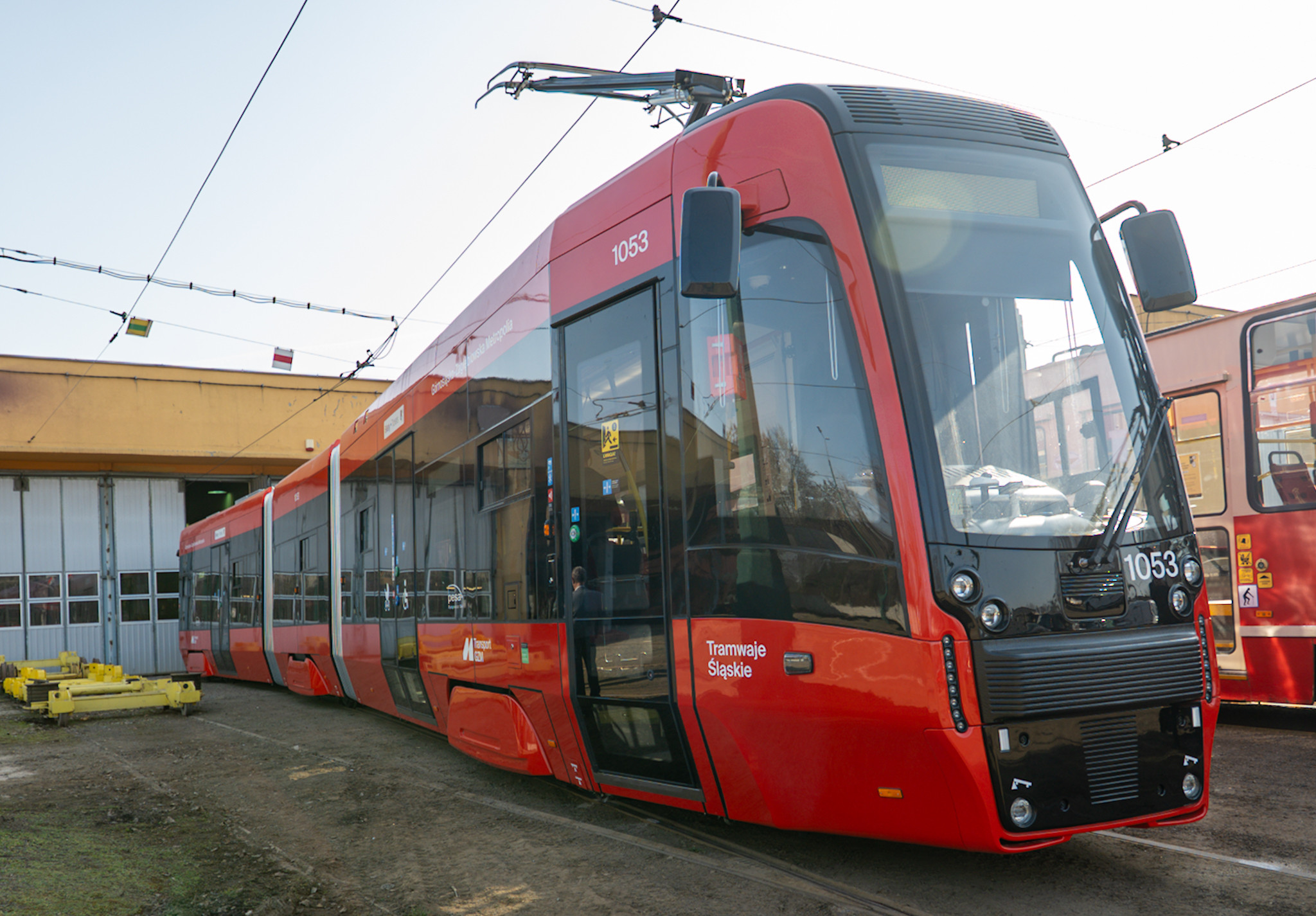 Tramwaj w zajezdni.