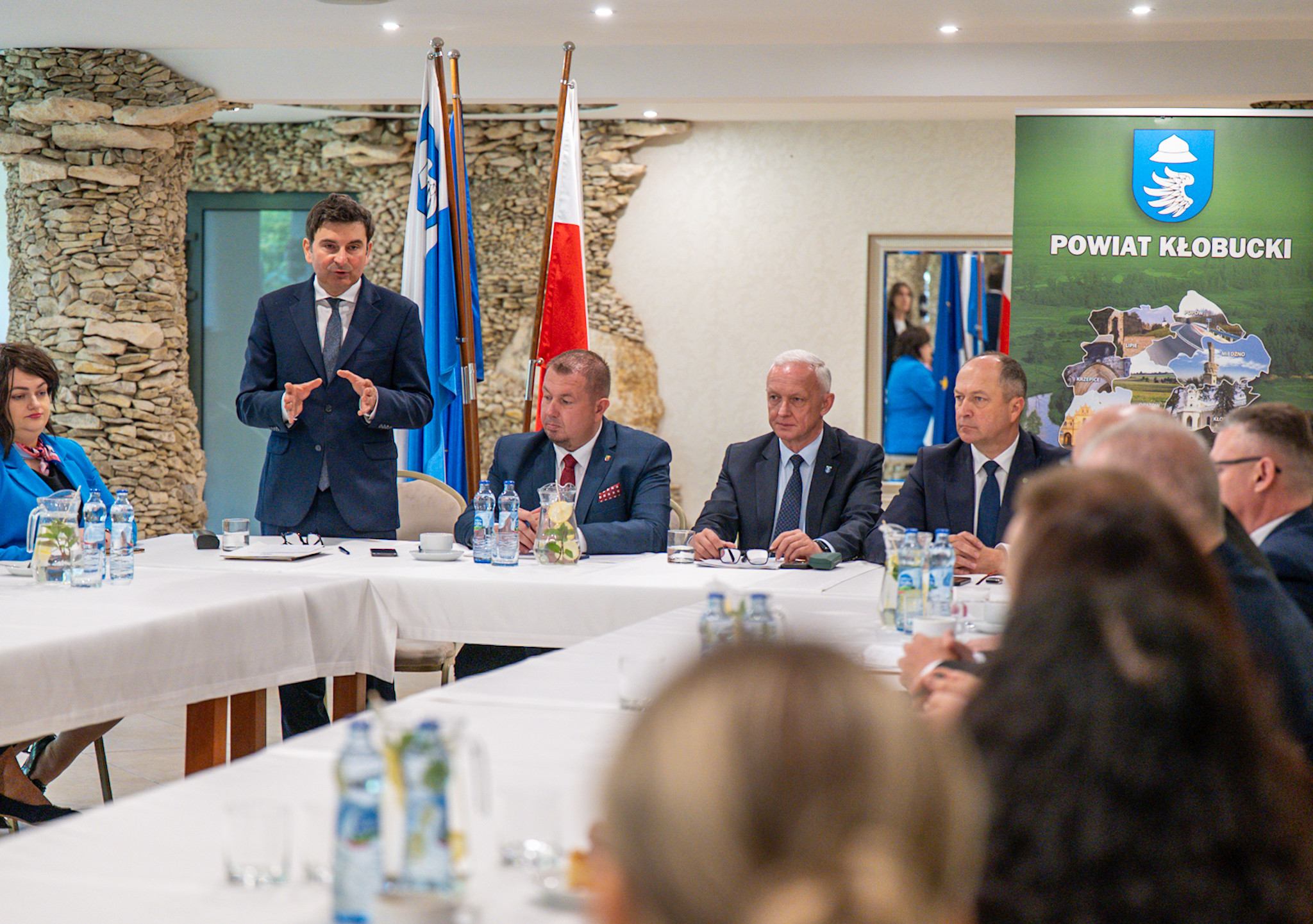 Wojewoda Śląski przemawia podczas wydarzenia.