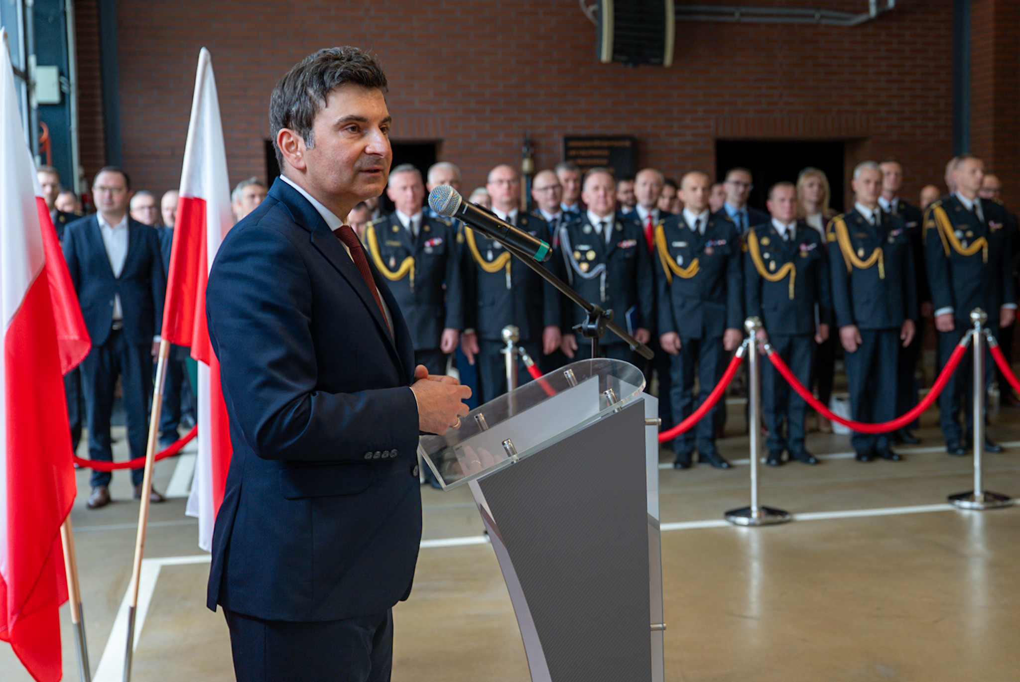 Wojewoda Śląski przemawia podczas wydarzenia.