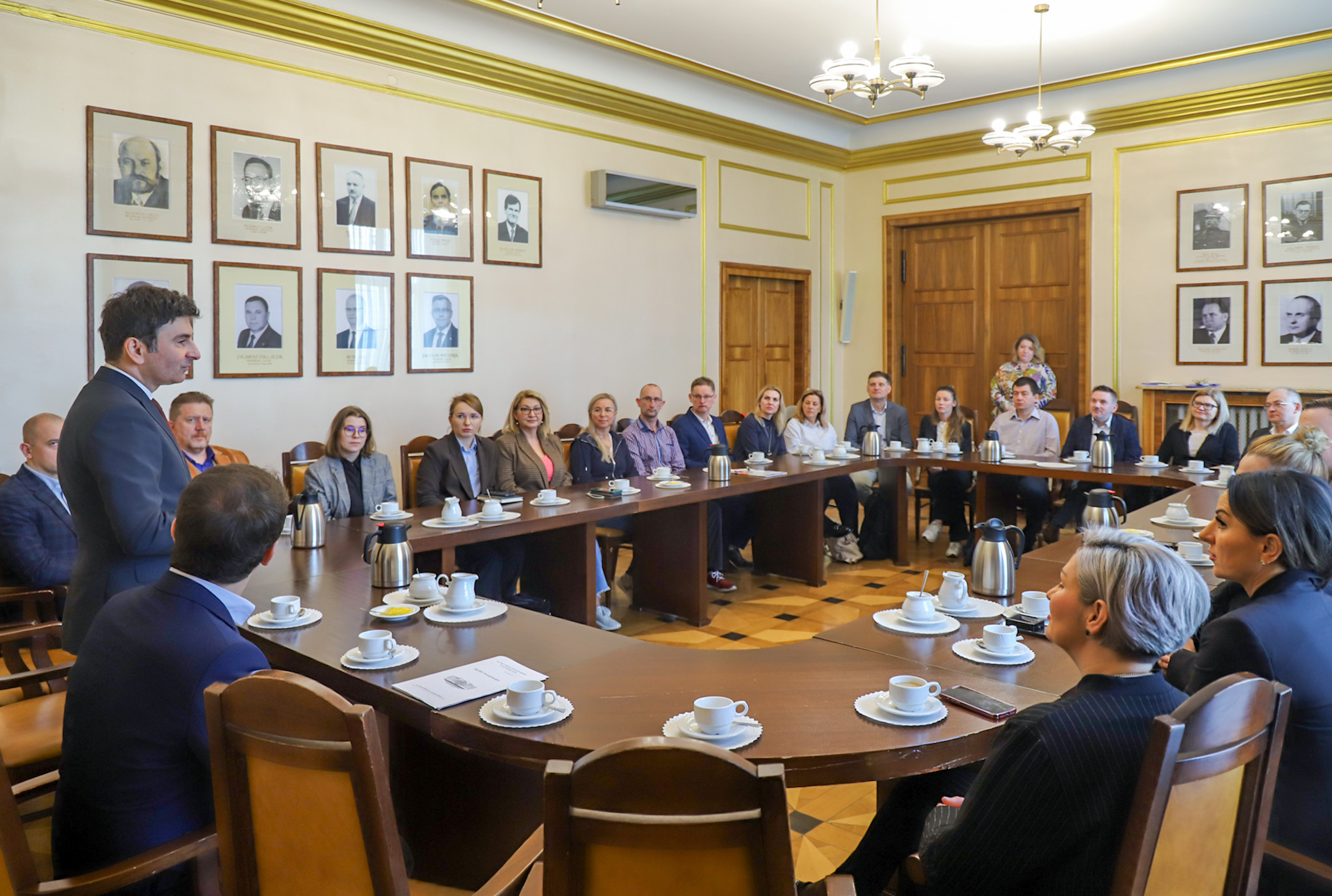 Wojewoda Śląski z innymi uczestnikami podczas wydarzenia.