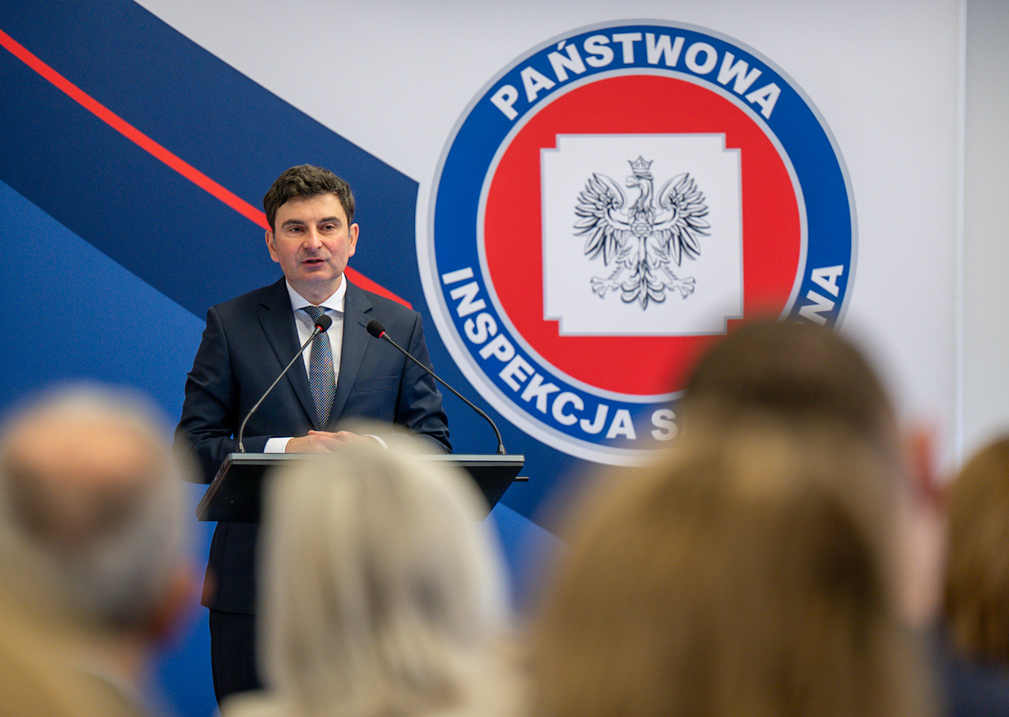 Wojewoda Śląski przemawia podczas wydarzenia.