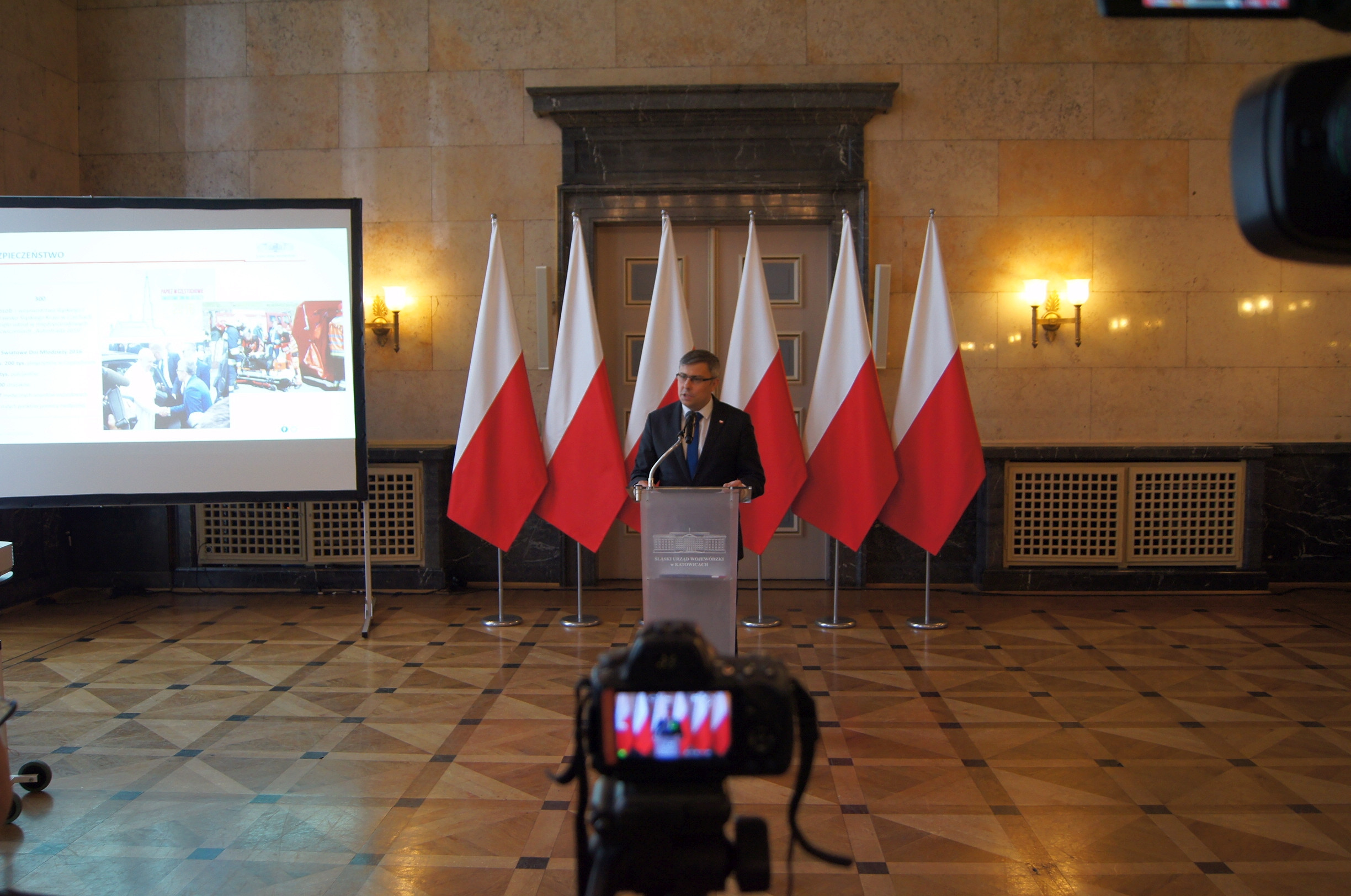 Wojewoda śląski Jarosław Wieczorek przedstawił na konferencji prasowej działania na rzecz województwa śląskiego podczas dwuletniej pracy rządu premier Beaty Szydło  / zdjęcia: B. Szwedowski