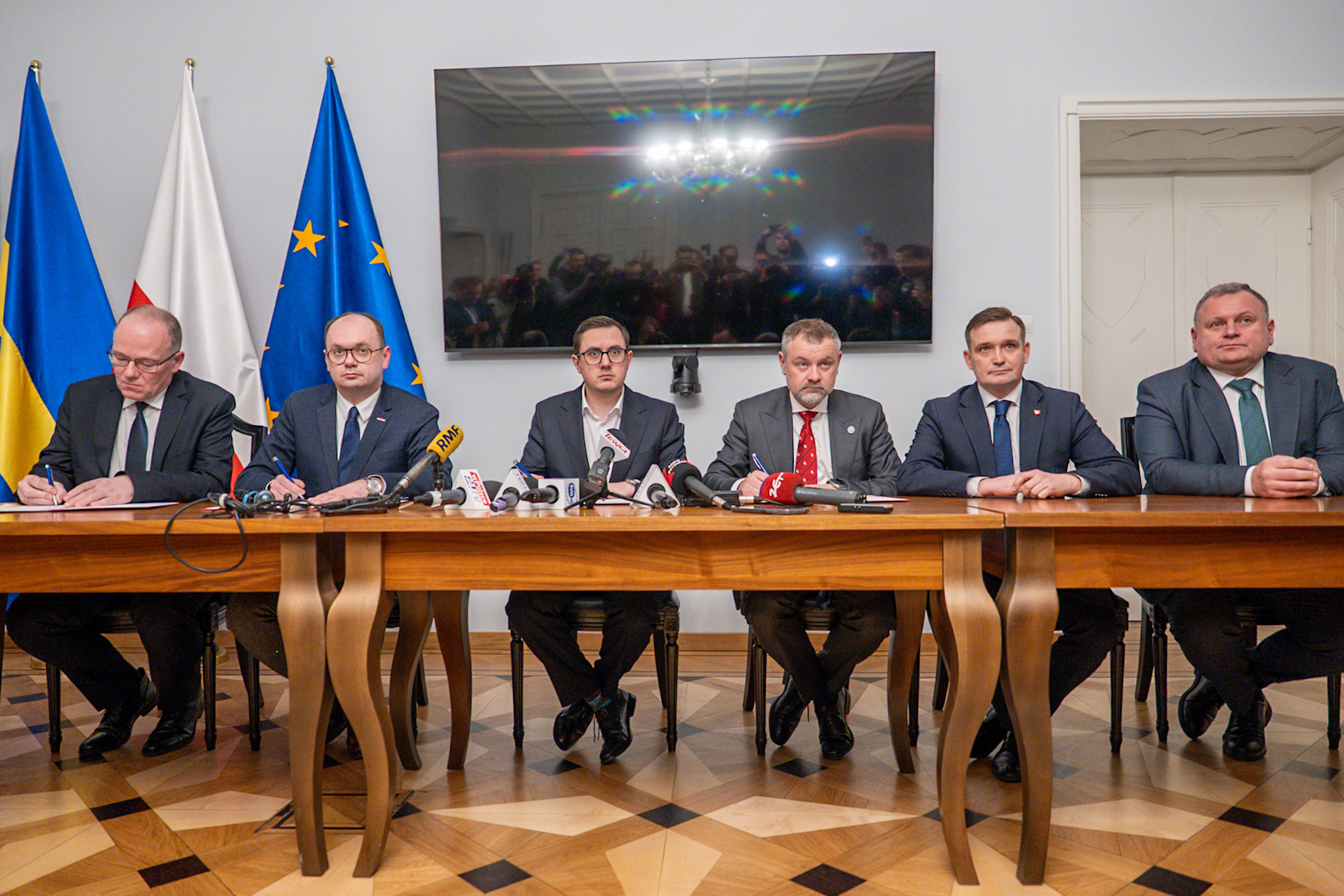 Podpisanie porozumienia.
