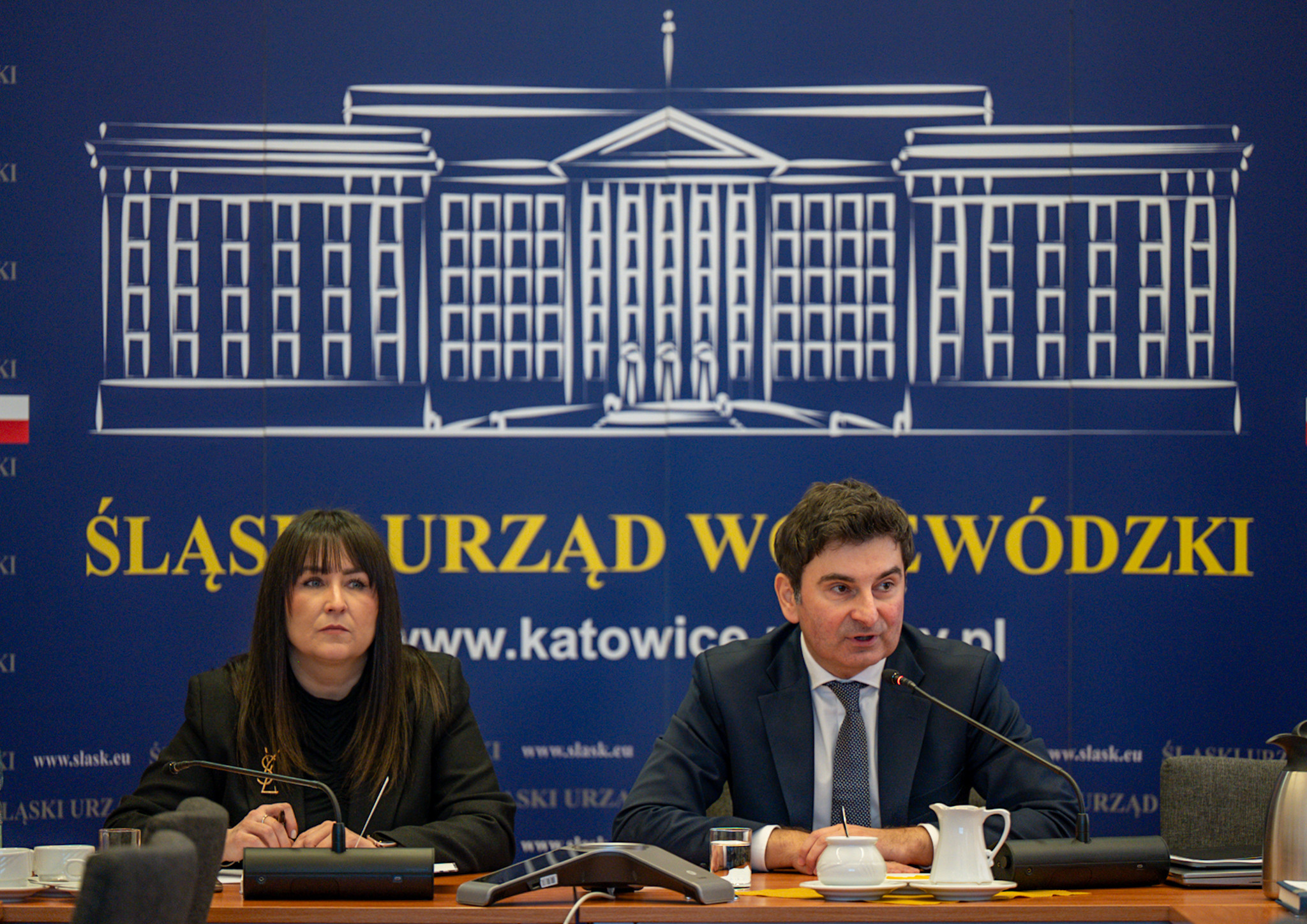 Dyrektor Generalna i Wojewoda Śląski podczas posiedzenia.