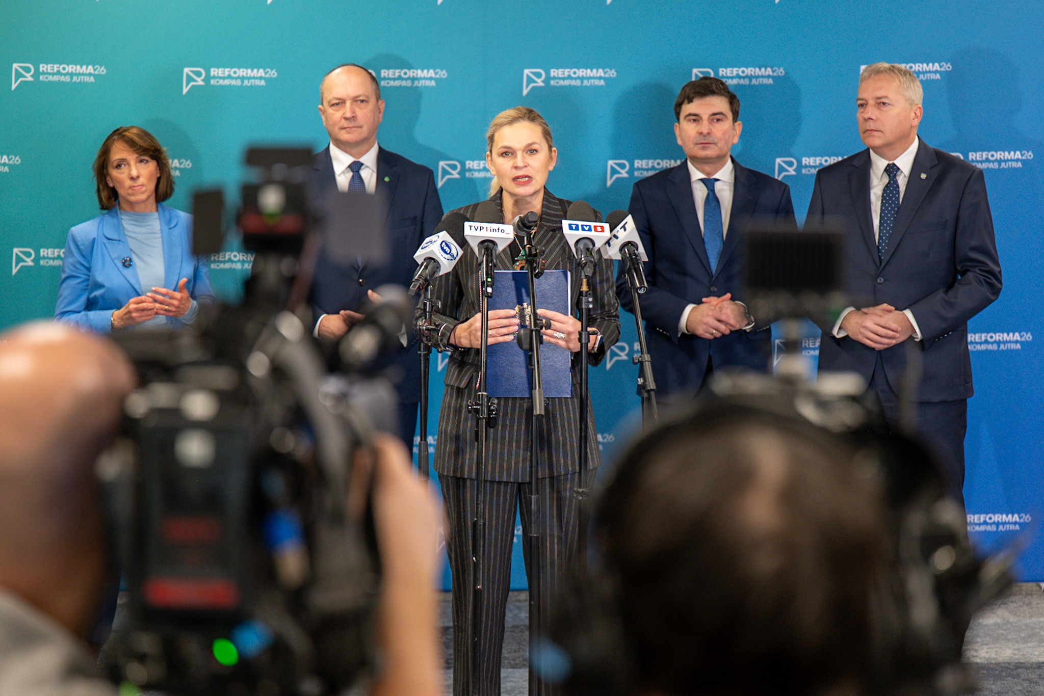 Minister Edukacji, Wojewoda, Marszałek Województwa i Kurator Oświaty  podczas briefingu.