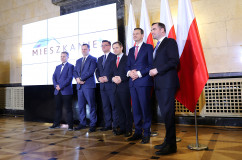 Galeria zdjęć z prezentacji Programu dla Śląska  oraz podpisania umowy w ramach programu Mieszkanie Plus w Śląskim Urzędzie Wojewódzkim /fot. A. Karendał/