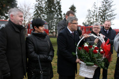 Zdjęcia z uroczystości zakończenia budowy kolejnego etapu wodociągu dla gminy Koniecpol z udziałem wojewody Jarosława Wieczorka i wicewojewody Mariusza Trepki.