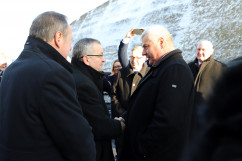 Galeria zdjęć z wizyty roboczej w powiecie żywieckim ministrów Polski i Słowacji odpowiedzialnych za infrastrukturę i transport, w której uczestniczył wicewojewoda Jan Chrząszcz /fot. A. Karendał/