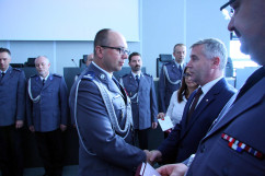 Fotogaleria z uroczystości wręczenia Medali za Długoletnią Służbę policjantom i pracownikom Policji / zdjęcie: K. Kamasiński