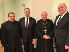 Galeria zdjęć z wizyty Pary Prezydenckiej w Skoczowie, gdzie odbył się Orszak Trzech Króli /fot. ŚUW/
