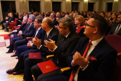 Gala z okazji 90. urodzin Radia Katowice z udziałem wojewody Jarosława Wieczorka.