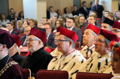 Galeria zdjęć z uroczystej inauguracji roku akademickiego na Uniwersytecie Ekonomicznym w Katowicach, w której wziął udział wicewojewoda Jan Chrząszcz.