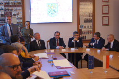 Fotogaleria z sesji Rady Powiatu Gliwickiego z udziałem Wojewody Śląskiego i Dyrektora Generalnego ŚUW, podczas której podpisane zostało porozumienie o utworzeniu Klastra Energii.