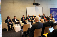 Galeria prezentuje zdjęcia z panelu dyskusyjnego nt. metropolii z udziałem wojewody Jarosława Wieczorka, a także z sesji, w której uczestniczyła minister edukacji Anna Zalewska  /fot. A. Karendał/