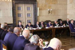Galeria zawiera zdjęcia z posiedzenia plenarnego WRDS na Sali Marmurowej z udziałem II wicewojewody Mariusza Trepki /fot. K. Kamasiński/