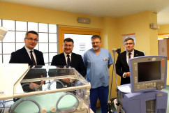 Galeria zdjęć z wizyty wojewody Jarosława Wieczorka w Szpitalu Miejskim w Rudzie Śląskiej w związku z przekazaniem sprzętu dla noworodków /fot. A. Karendał/