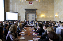 Fotogaleria zawiera zdjęcia z dwóch spotkań z samorządowcami poświęconych reformie oświaty z udziałem wicewojewodów Jana Chrząszcza i Mariusza Trepki