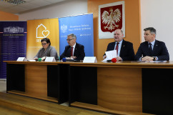 O najnowszej edycji programu „Senior+” i zmianach w systemie pomocy społecznej rozmawiano dziś w bielskiej delegaturze Śląskiego Urzędu Wojewódzkiego. Odwiedzono też klub seniora w Wilamowicach /fot. A. Karendał/