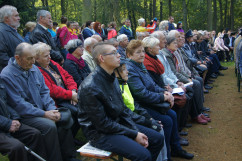 Fotogaleria przedstawia uroczystości, które odbyły się na polanie 