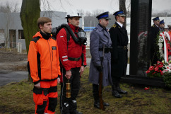 Uroczystości z okazji 12. rocznicy zawalenia się hali MTK z udziałem wicewojewody śląskiego Jana Chrząszcza.