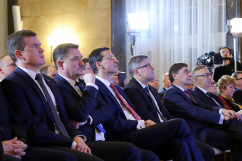 Galeria zdjęć z prezentacji Programu dla Śląska  oraz podpisania umowy w ramach programu Mieszkanie Plus w Śląskim Urzędzie Wojewódzkim /fot. A. Karendał/