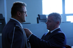 Fotogaleria z uroczystości wręczenia Medali za Długoletnią Służbę policjantom i pracownikom Policji / zdjęcie: K. Kamasiński
