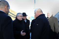 Galeria zdjęć z wizyty roboczej w powiecie żywieckim ministrów Polski i Słowacji odpowiedzialnych za infrastrukturę i transport, w której uczestniczył wicewojewoda Jan Chrząszcz /fot. A. Karendał/