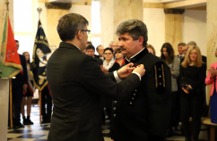Galeria zdjęć z uroczystości wręczenia odznaczeń państwowych przez wojewodę Jarosława Wieczorka /fot. A. Karendał/