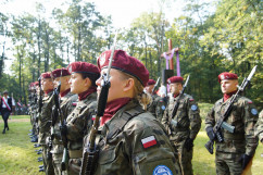 Fotogaleria przedstawia uroczystości, które odbyły się na polanie 