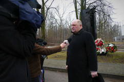 Uroczystości z okazji 12. rocznicy zawalenia się hali MTK z udziałem wicewojewody śląskiego Jana Chrząszcza.