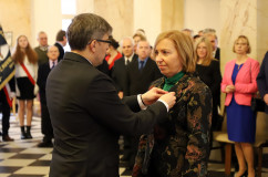 Galeria zdjęć z uroczystości wręczenia odznaczeń państwowych przez wojewodę Jarosława Wieczorka /fot. A. Karendał/