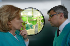 Galeria zdjęć z przekazania przez wojewodę Jarosława Wieczorka aparatury i sprzętu medycznego do Szpitala Specjalistycznego nr 2 w Bytomiu /fot. A. Kucharzewska/