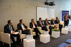 Galeria prezentuje zdjęcia z panelu dyskusyjnego nt. metropolii z udziałem wojewody Jarosława Wieczorka, a także z sesji, w której uczestniczyła minister edukacji Anna Zalewska  /fot. A. Karendał/