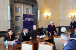 Zdjęcia ze spotkania z przedstawicielami samorządów lokalnych  na temat programu 