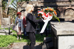 Zdjęcia z uroczystości składania kwiatów z okazji 75. rocznicy wybuchu powstania w Getcie Warszawskim.