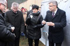 Zdjęcia z uroczystości zakończenia budowy kolejnego etapu wodociągu dla gminy Koniecpol z udziałem wojewody Jarosława Wieczorka i wicewojewody Mariusza Trepki.