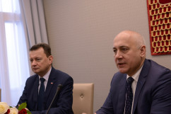 Galeria zdjęć ze spotkania wojewodów z byłym i obecnym szefem MSWiA w Warszawie /fot. MSWiA/