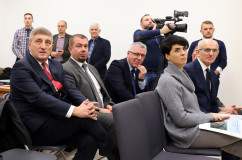 Zdjęcia z podpisania umowy na dokończenie budowy zbiornika Racibórz Dolny z udziałem wojewody Jarosława Wieczorka /fot. A. Karendał/