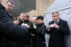 Zdjęcia z uroczystości zakończenia budowy kolejnego etapu wodociągu dla gminy Koniecpol z udziałem wojewody Jarosława Wieczorka i wicewojewody Mariusza Trepki.