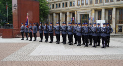 Zdjęcia z uroczystości podniesienia flagi na maszt z okazji Dnia Flagi Rzeczpospolitej Polskiej.