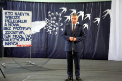 Uroczystość wręczenia aktów nadania stopnia nauczyciela dyplomowanego z udziałem wicewojewody śląskiego Mariusza Trepki.