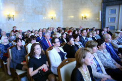 Galeria zdjęć z uroczystości wręczenia nauczycielom medali Komisji Edukacji Narodowej oraz nagród Ministra Edukacji Narodowej i Śląskiego Kuratora Oświaty, z udziałem wicewojewody Mariusza Trepki.