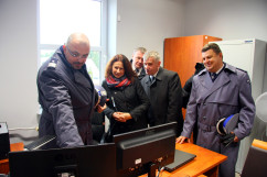 Galeria ze zdjęciami  z otwarcia nowego posterunku w Gołkowicach z udziałem wicewojewody Mariusza Trepki /fot. K. Kamasiński/
