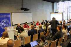 Galeria prezentuje zdjęcia z panelu dyskusyjnego nt. metropolii z udziałem wojewody Jarosława Wieczorka, a także z sesji, w której uczestniczyła minister edukacji Anna Zalewska  /fot. A. Karendał/