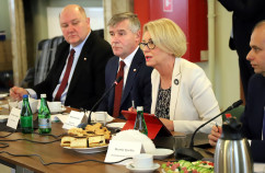 Galeria zdjęć z posiedzenia Wojewódzkiej Rady Dialogu Społecznego w Sali Kolumnowej Urzędu Marszałkowskiego Województwa Śląskiego /fot. A. Karendał/