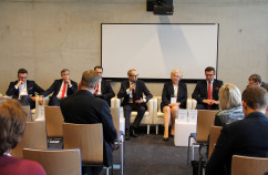 Galeria prezentuje zdjęcia z panelu dyskusyjnego nt. metropolii z udziałem wojewody Jarosława Wieczorka, a także z sesji, w której uczestniczyła minister edukacji Anna Zalewska  /fot. A. Karendał/