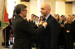 Galeria zdjęć z uroczystości wręczenia odznaczeń państwowych przez wojewodę Jarosława Wieczorka /fot. A. Karendał/