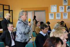 O najnowszej edycji programu „Senior+” i zmianach w systemie pomocy społecznej rozmawiano dziś w bielskiej delegaturze Śląskiego Urzędu Wojewódzkiego. Odwiedzono też klub seniora w Wilamowicach /fot. A. Karendał/