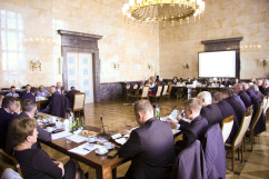 Galeria zawiera zdjęcia z posiedzenia plenarnego WRDS na Sali Marmurowej z udziałem II wicewojewody Mariusza Trepki /fot. K. Kamasiński/
